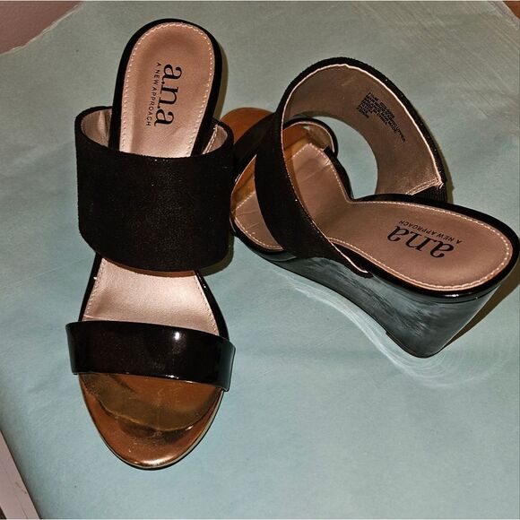 A.N.A. Wedge Sandals - Picture 3 of 5